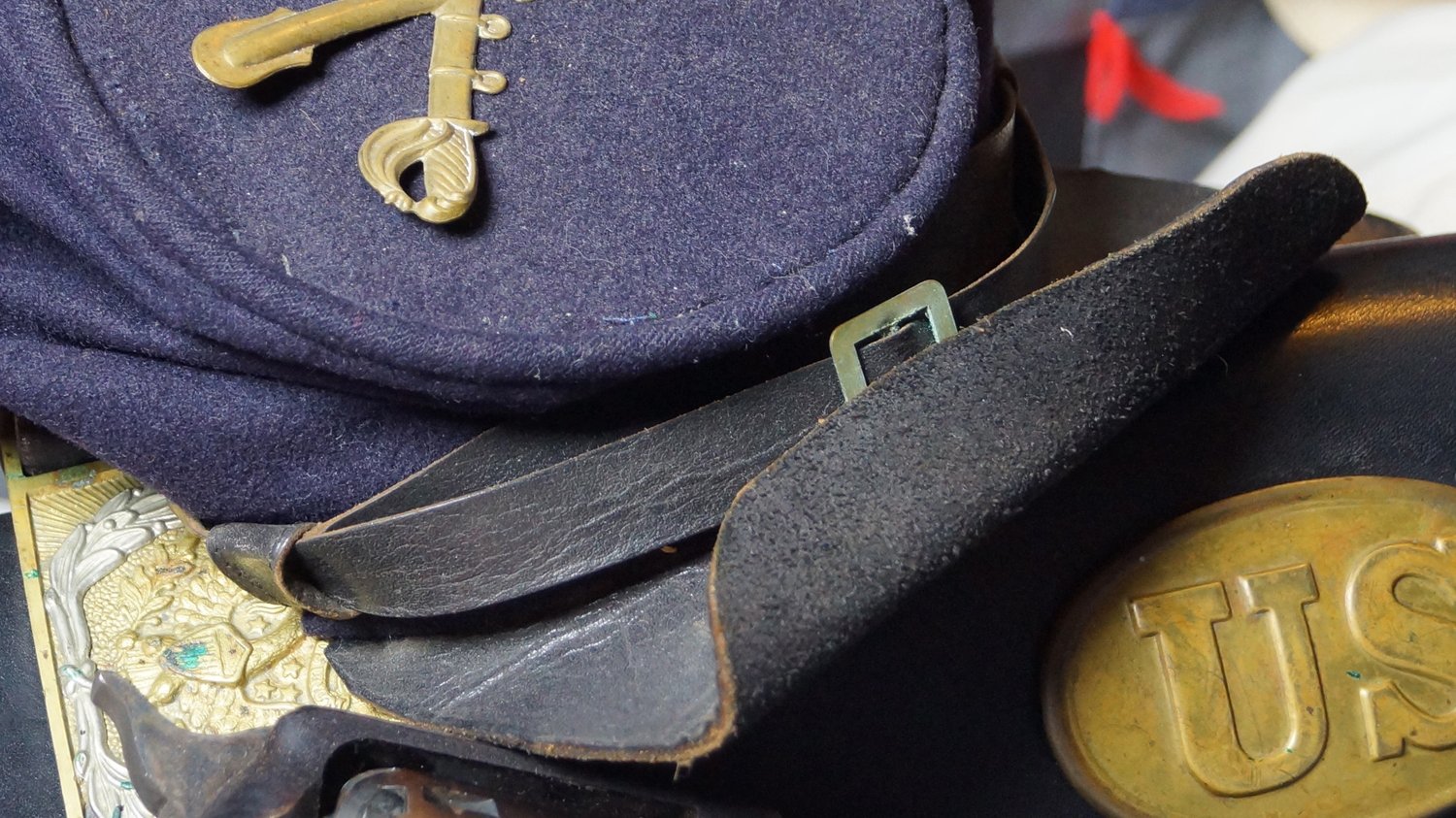 Photo of a Union soldier hat and buckle